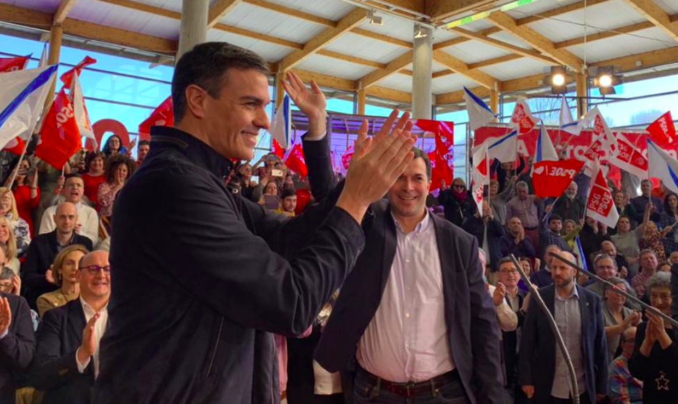 Pedro Su00e1nchez y Gonzalo Caballero en el mitin de Santiago de Compostela en la precampau00f1a de las elecciones gallegas de 2020