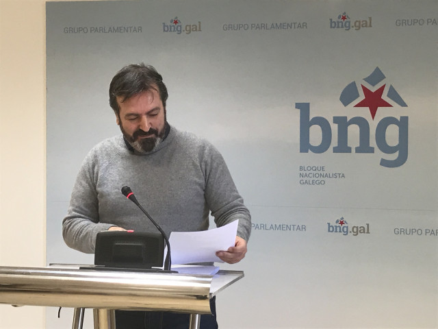 El diputado del BNG Luís Bará en una rueda de prensa ofrecida en el Parlamento de Galicia