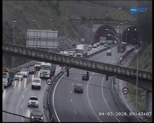 Varias horas de retenciones en la autopista AP-9 a la altura de Vigo por un accidente