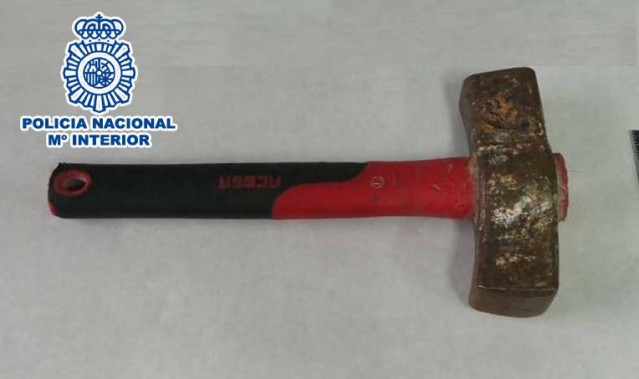 Marerial intervenido a dos detenidos cuando intentaban robar en máquinas expendedoras en A Coruña.