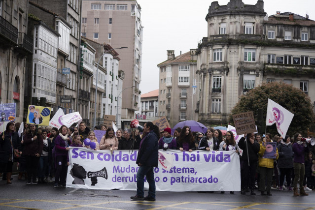 Cientos de mujeres se manifiestan este domingo en Santiago de Compostela con motivo del Día Internacional de la Mujer Trabajadora