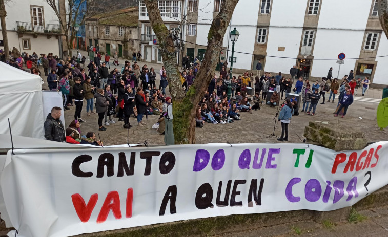 Cientos de mujeres confluyen en el centro de Santiago en una jornada dedicada a 