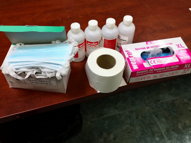 Kit de prevención aportado por el Ayuntamiento de Vigo a la Policía Local ante la epidemia de coronavirus, según denuncia del Sindicato Profesional de Policías Municipales.