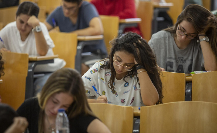 ​Xunta y universidades apuestan por exámenes telemáticos mientras un tercio de las familias gallegas tiene una conexión deficiente