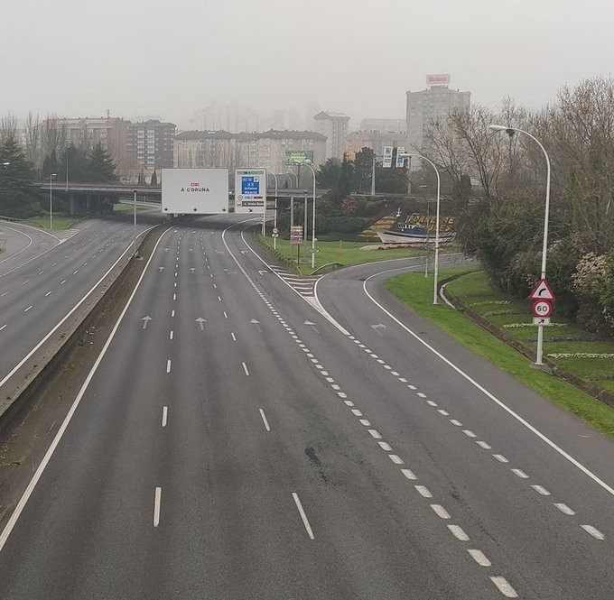 Alfonso Molina desierto por la cuerentena del coronavirus en una foto de la Policía Local de A Coruña