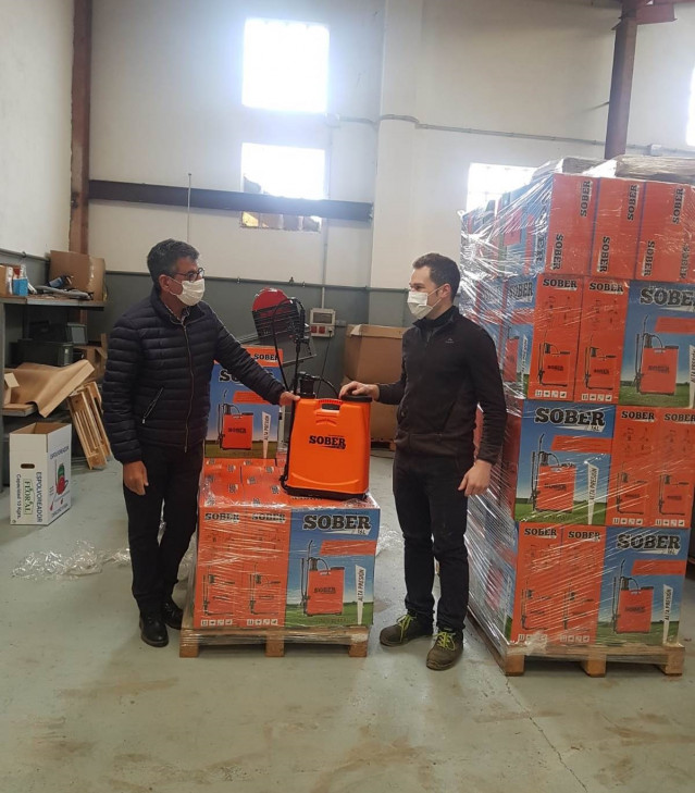 El Ayuntamiento de Sober (Lugo) reparte equipos de desinfección entre los ayuntamientos de la Ribeira Sacra