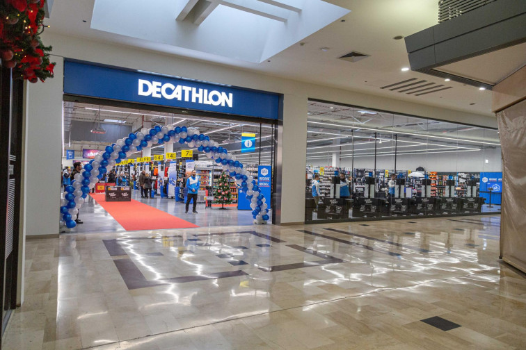 Una vigilante de seguridad de Decathlon, sancionada por negarse a desalarmar los pedidos online