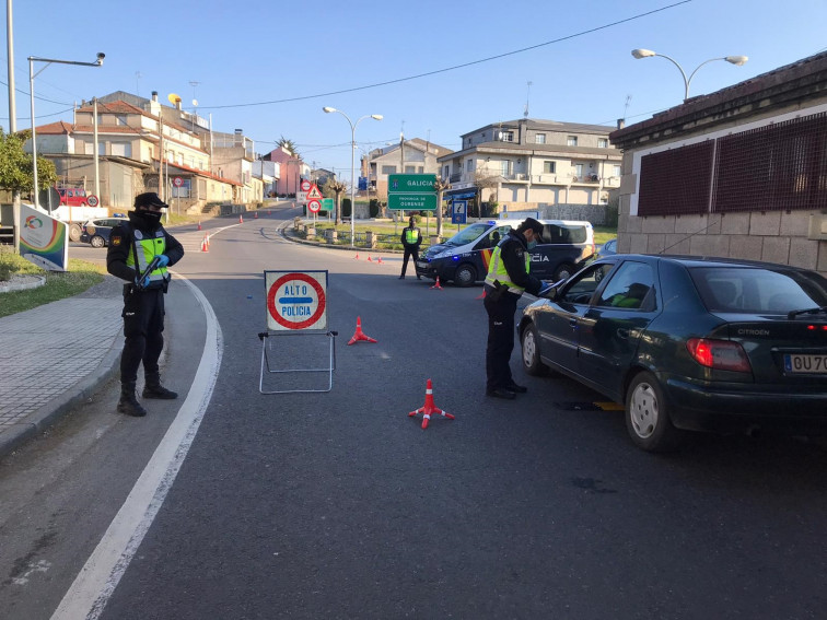 Casi una veintena de policías nacionales con coronavirus en Galicia, con dos de ellos hospitalizados en el CHUAC