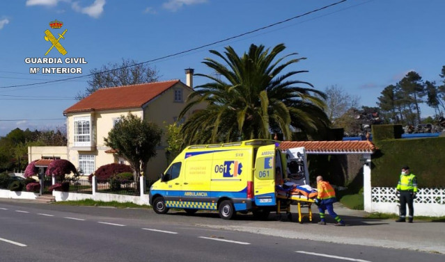 La Guardia Civil auxilia a un octogenario que se había caído por las escaleras de su vivienda en Silleda (Pontevedra).