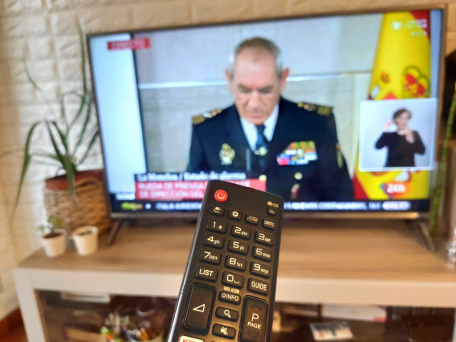 Consumo de televisión en los hogares durante el coronavirus. TV, mando.
