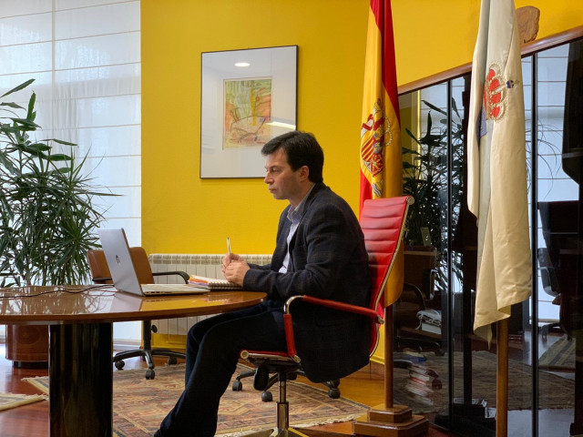 El líder del PSdeG, Gonzalo Caballero, en una reunión telemática con el resto de partidos gallegos