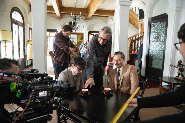 Mariano Barroso durante el rodaje de la serie 'La línea invisible'