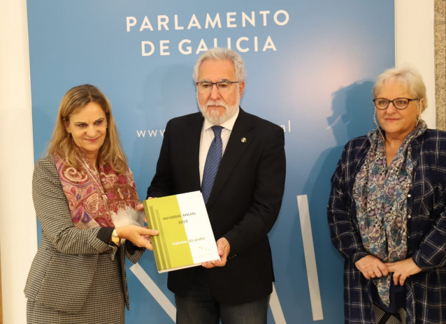La Valedora do Pobo entrega al presidente del Parlamento el informe correspondiente a 2018