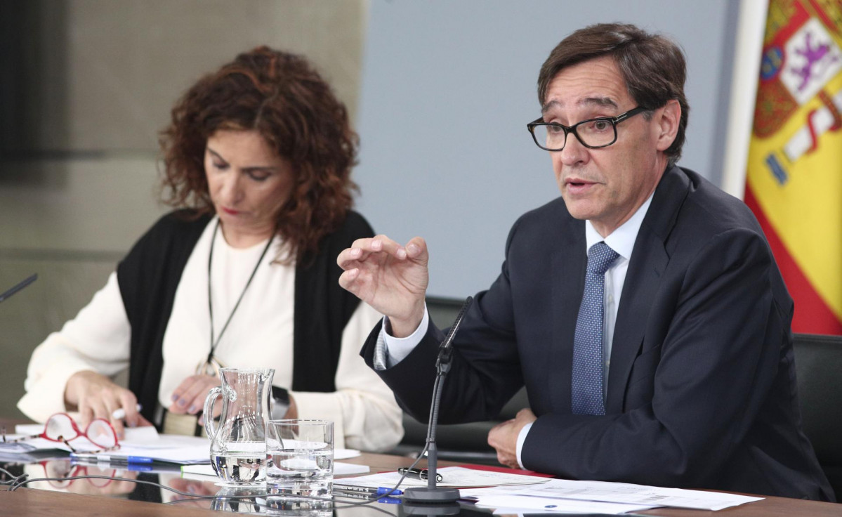 La ministra de Hacienda, María Jesús Montero, y el ministro de Sanidad, Salvador Illa