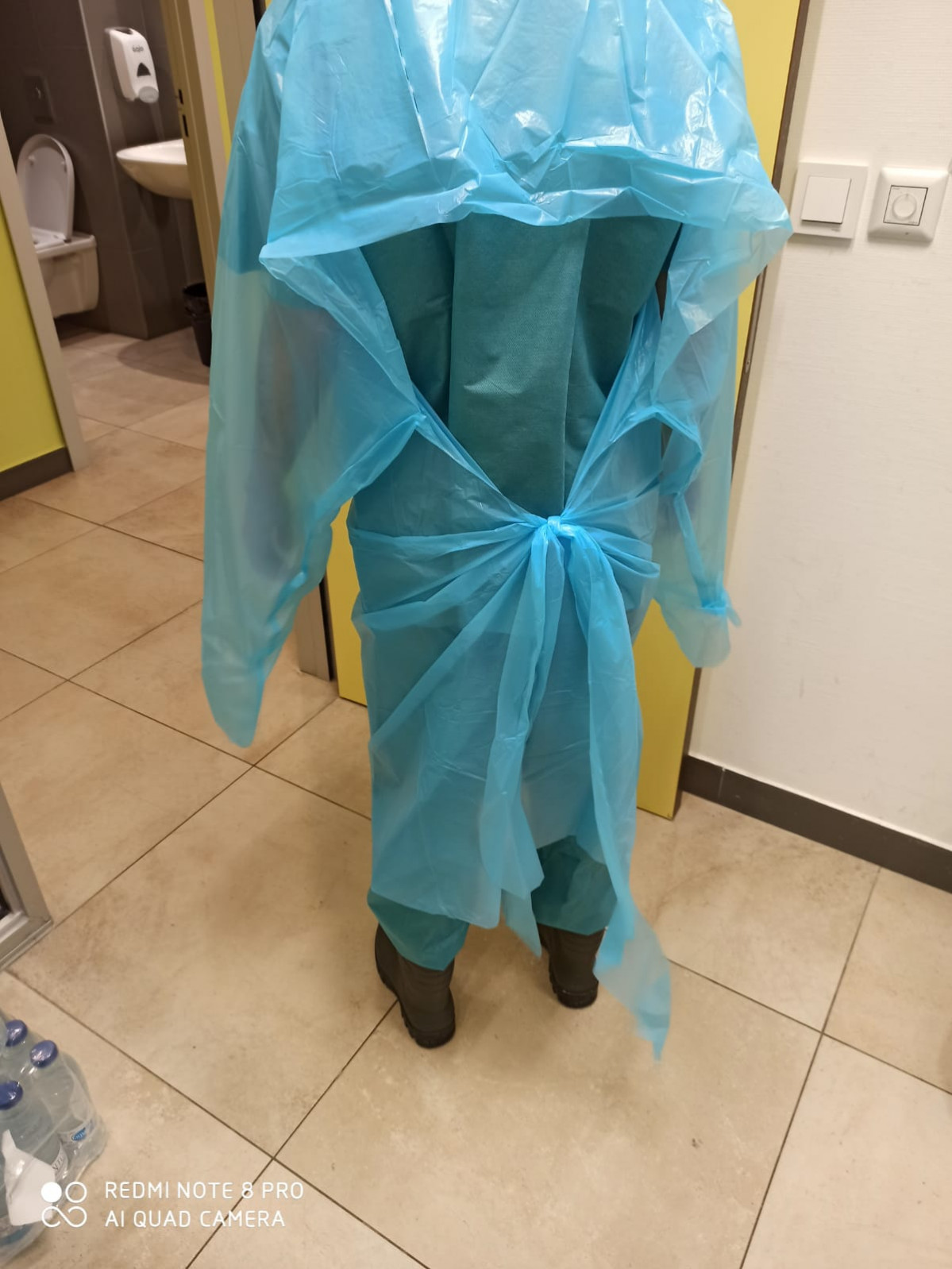 Traje EPI entregado a enfermeras del SERGAS en Ourense en una foto de SATSE