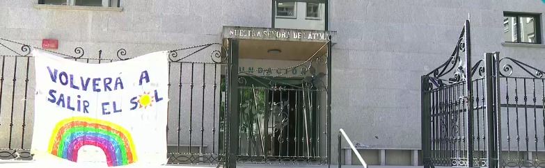 Portal de la residencia intervenida en una imagen de la CRTVG