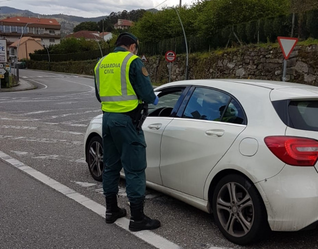 Control de la Guardia Civil en Arcade (Pontevedra).
