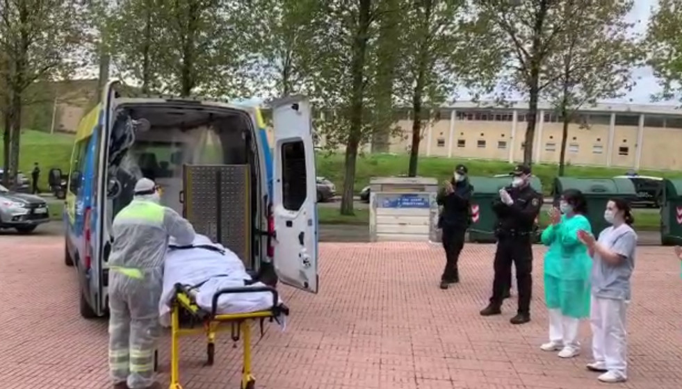 Una mujer de 100 años supera el coronavirus y regresa a la residencia DomusVi San Lázaro (Santiago)