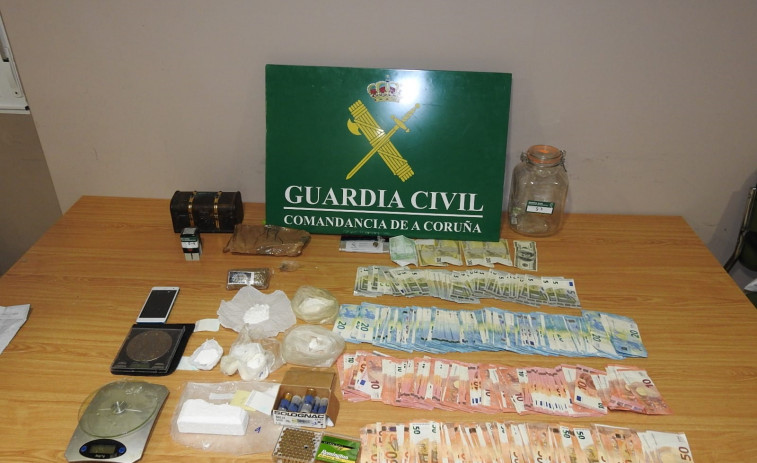 Decomisan más de 20.000 euros a un vecino de Muros acusado de vender droga durante la cuarentena