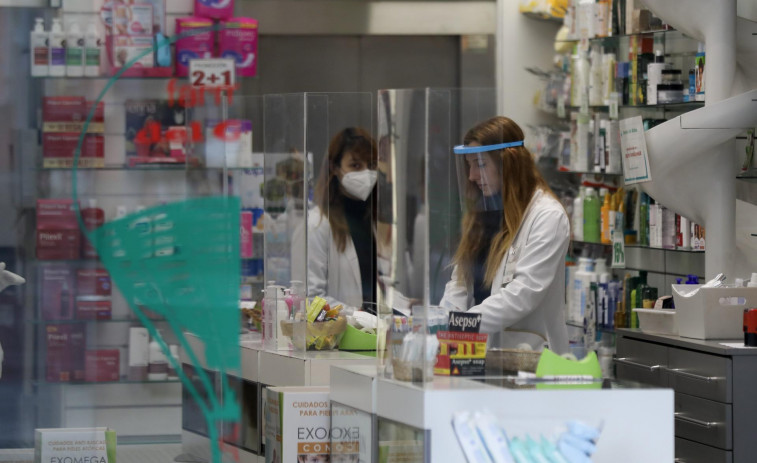 ​Las farmacias de Pontevedra regalan mascarillas a algunos colectivos de riesgo a partir de hoy