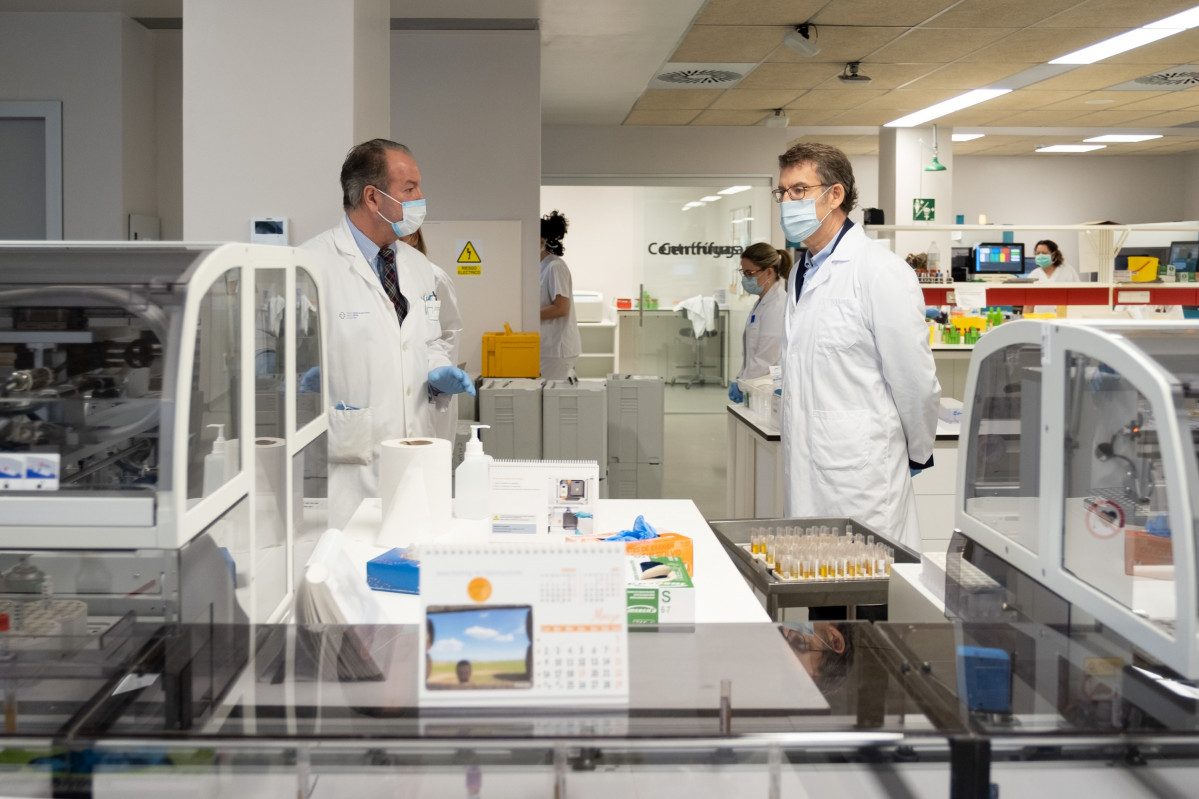 Feijóo, en una visita las instalaciones donde se hacen pruebas diagnósticas del COVID-19 en Vigo