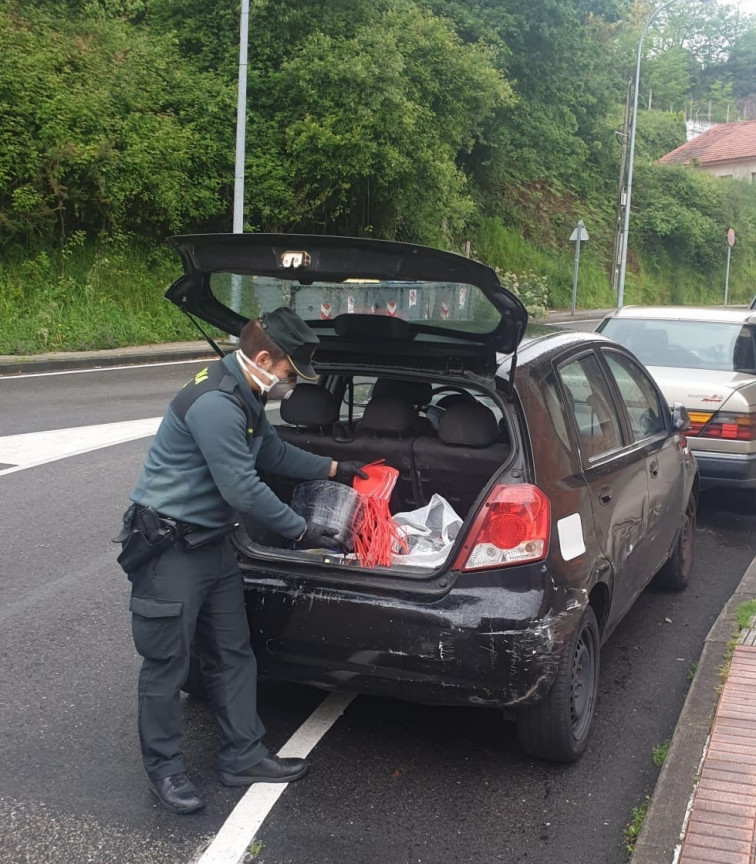 Incautadas 78 mascarillas y 10 pantallas de protección a un vecino de Chapela que las vendía sin estar homologadas