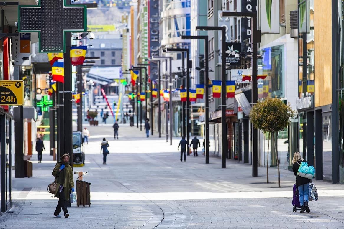 La Avenida Meritxell, Principal Eje Comercial De Andorra, Durante El Confinamiento Por El Covid-19