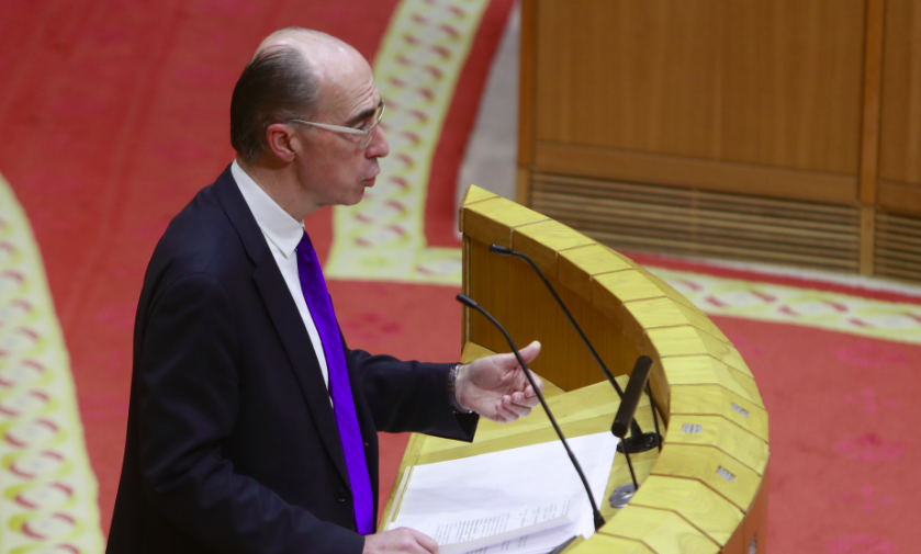 El conselleiro de Sanidade dando explicaciones sobre la crisis del coronavirus en el Parlamento de Galicia