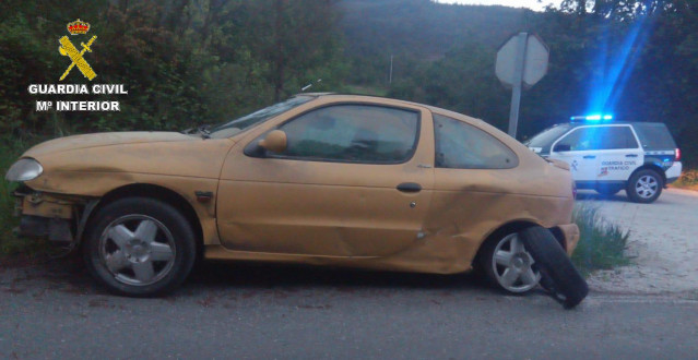 Investigado un joven conductor temerario tras saltarse el confinamiento y causar un accidente en Lalín (Pontevedra).