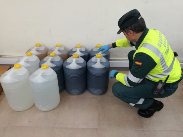 La Guardia Civil se incauta de 250 litros de bebidas alcohólicas durante un control