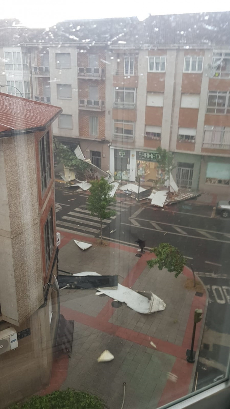 (VÍDEO) Ourense y Verín, las más castigadas por el temporal de viento que levantó tejados y partió árboles en dos