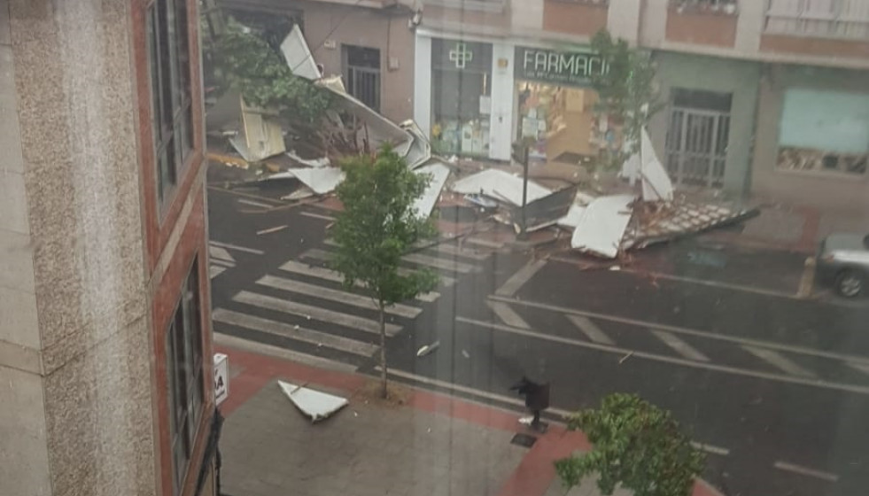 Una tormenta provoca la caída de tejados en Verín (Ourense)