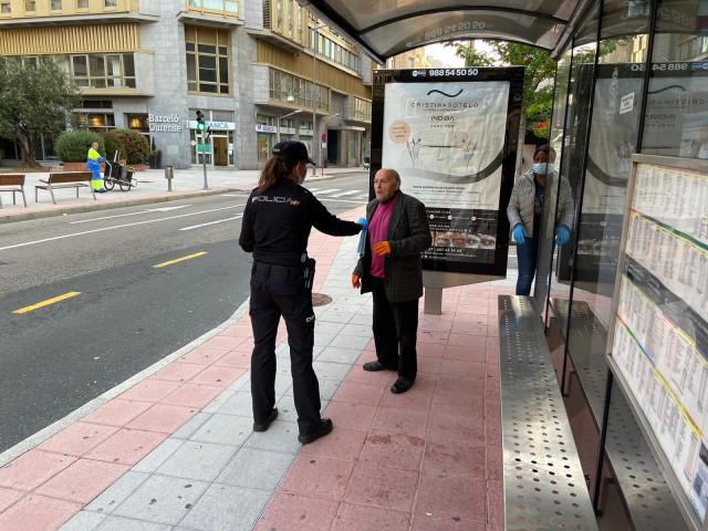 Reparto de mascarillas en  Ourense