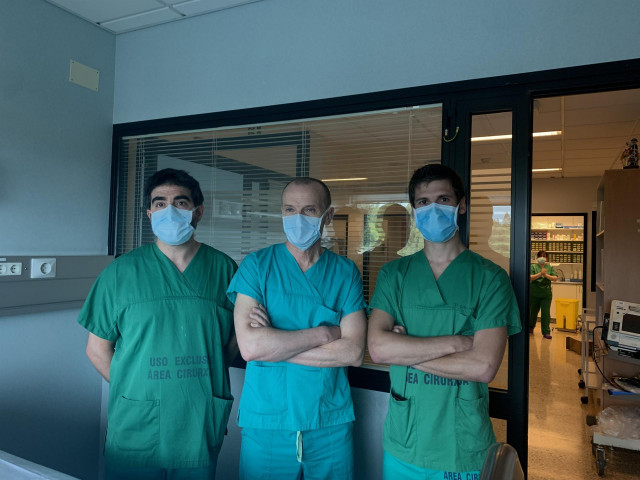 Diego López, J. Ramón González-Juanatey y Javier López del Servicio de Cardiología del CHUS.