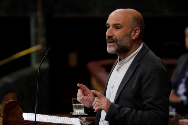 El diputado de BNG, Néstor Rego, interviene en el pleno del Congreso este miércoles donde se autorizará otra prórroga del estado de alarma solicitada por el Gobierno. En Madrid, (España), a 6 de mayo de 2020.