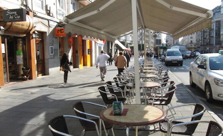 ​Las terrazas regresan a las calles de Vigo con un lleno absoluto en su primera noche