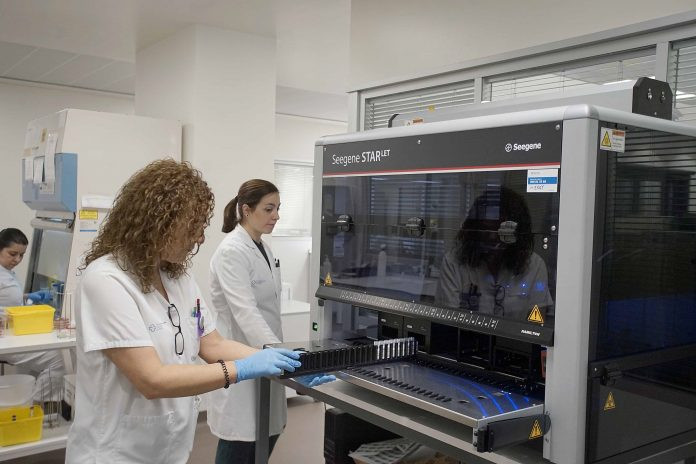 Robot para procesar test de coronavirus PCR en Vigo con el que el SERGAS espera multiplicar su capacidad de análisis