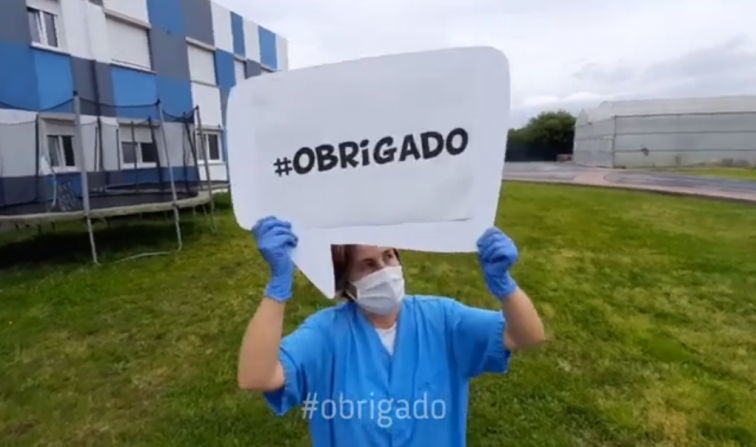 ​(VÍDEO) Así festejan los residentes y trabajadores del centro AMICOS haber superado el coronavirus