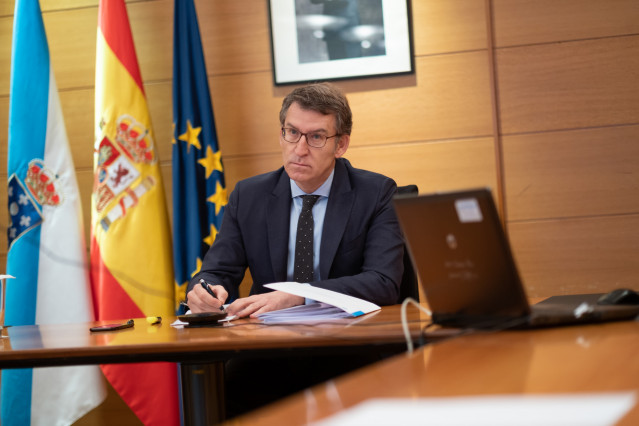 El presidente de la Xunta, Alberto Núñez Feijóo, durante la reunión por videoconferencia de líderes autonómicos y el presidente del Gobierno, Pedro Sánchez.