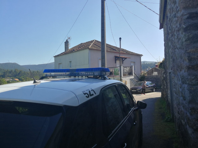 Vivienda en Vilagarcía en la que se ha atrincherado un varón con una escopeta.