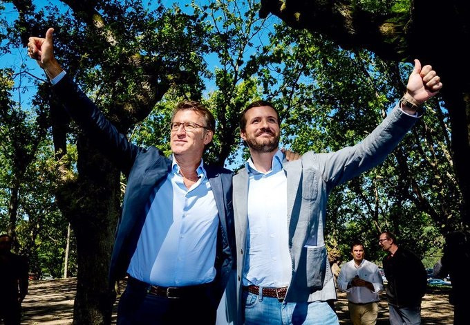 El líder del PP, Pablo Casado, en un acto electoral con el presidente de la Xunta, Alberto Núñez Feijóo. Foto de archivo.