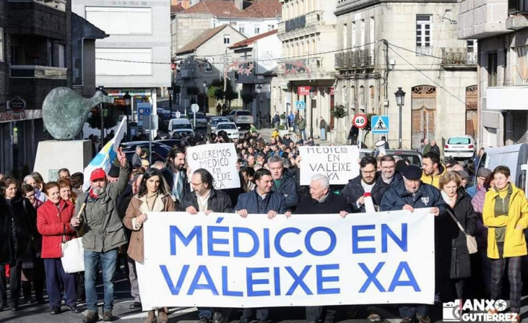 ​El centro de salud de Valeixe lleva casi un año con una plaza de médico libre y tres meses sin pediatra en A Cañiza