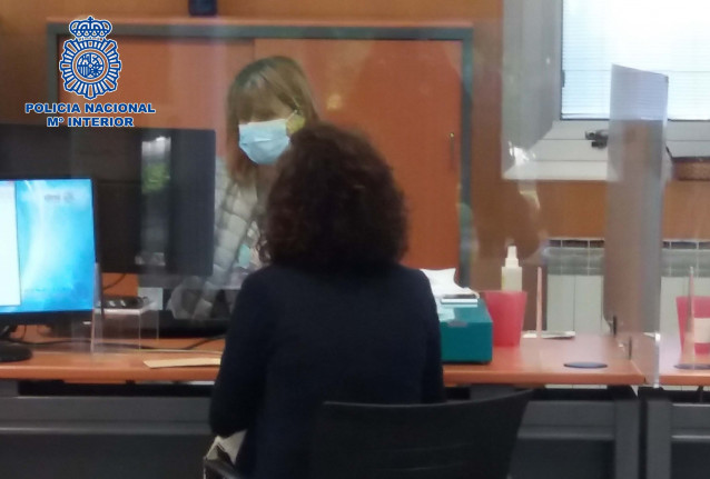 La Policía Nacional  abre las oficinas del DNI en la Jefatura Superior de Policía de Galicia.