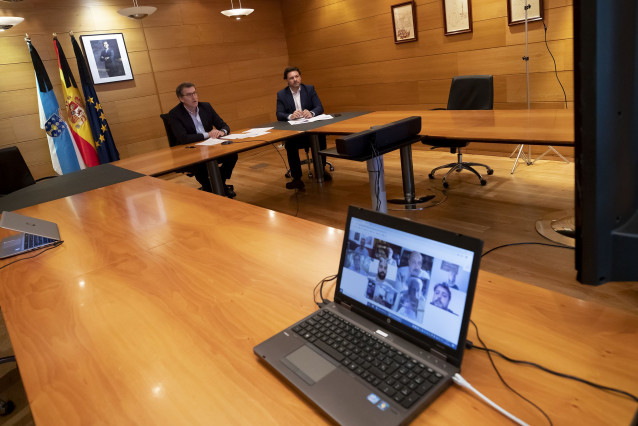 Feijóo participa en una reunión telemática con representantes de la emigración