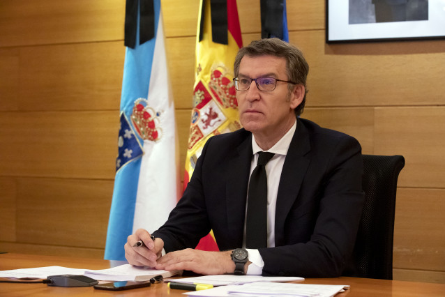 El presidente de la Xunta, Alberto Núñez Feijóo, en la duodécima videoconferencia de líderes autonómicos con el presidente del Gobierno, Pedro Sánchez.