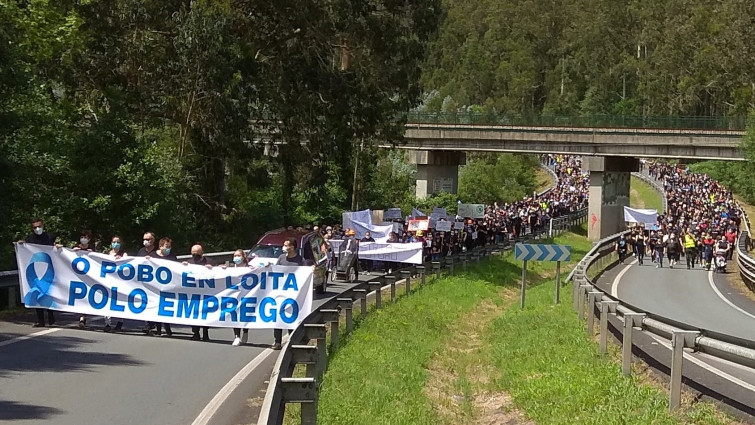 Un marcha fúnebre en Xove denuncia la muerte económica de A Mariña si cierra Aloca San Cibrao