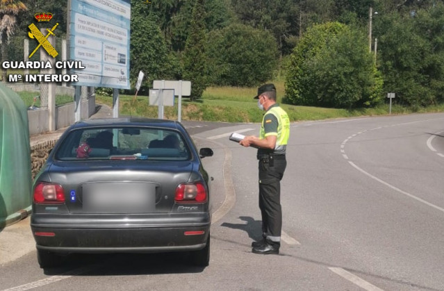 Control de tráfico de la Guardia Civil en A Estrada (Pontevedra).