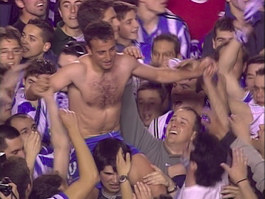 Fran aupado por el pu00fablico de Riazor tras ganar LaLiga con el Du00e9por