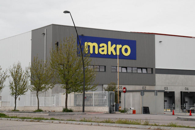 El Centro Logístico de Makro cerrado durante el Jueves Santo marcado por el confinamiento impuesto por el Estado de Alarma provocado por el coronavirus, COVID19. En Madrid (España) a 9 de abril de 2020.