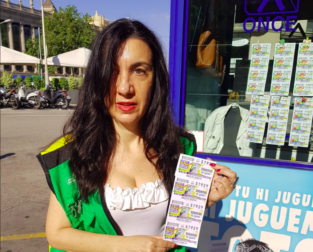 Vendedora del cupu00f3n de la ONCE 